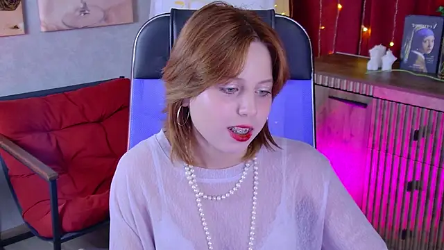 Snapshot of VivienneHebert chatting on June 2, 2026, 12:29 pm VivienneHebert online show from June 2, 2026, 12:29 pm