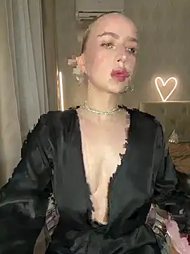 AlisaPearl online show from June 25, 2026, 7:40 pm