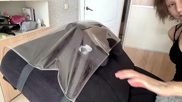 WuhhwLina online show from April 15, 2026, 9:05 am