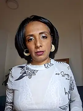 Nicole Sterling online show from May 5, 2026, 5:43 pm