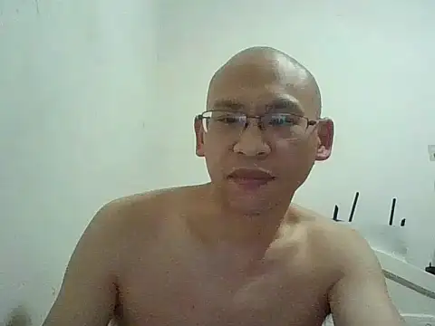 Snapshot of benly118 chatting on April 21, 2026, 2:56 pm benly118 online show from April 21, 2026, 2:56 pm