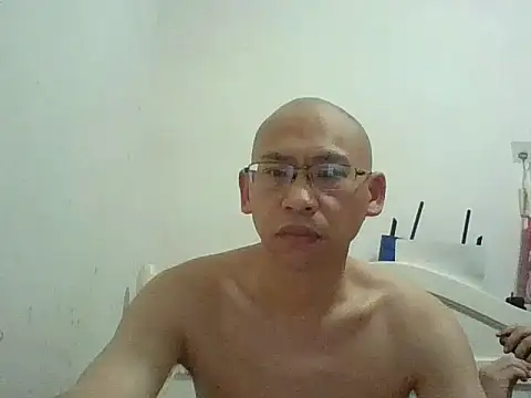 Snapshot of benly118 chatting on April 22, 2026, 10:55 pm benly118 online show from April 22, 2026, 10:55 pm