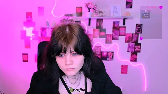nikki kiss  online show from April 23, 2026, 8:46 am