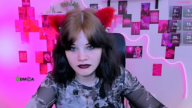 nikki kiss  online show from May 14, 2026, 9:05 am
