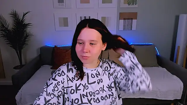 MooonlightSky online show from April 25, 2026, 4:15 pm