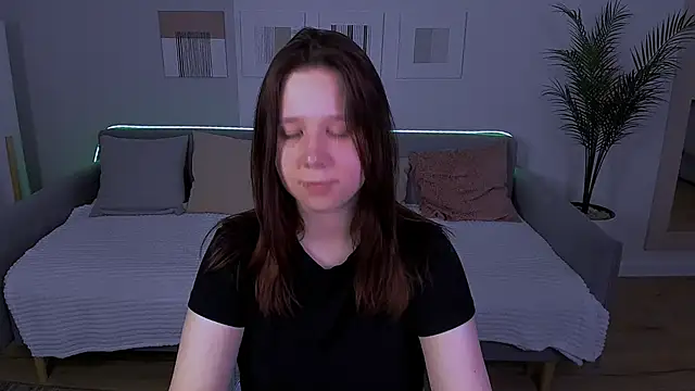 MooonlightSky online show from May 7, 2026, 1:27 pm