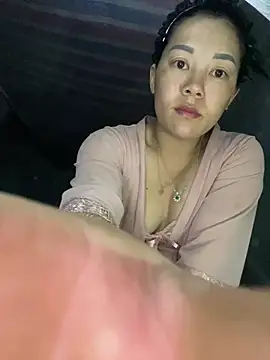 Snapshot of daisy-yeu chatting on April 13, 2026, 2:22 pm daisy-yeu online show from April 13, 2026, 2:22 pm