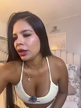 Snapshot of Elara_Luxe chatting on May 28, 2026, 11:13 pm Elara Luxe online show from May 28, 2026, 11:13 pm