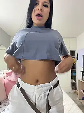 Snapshot of Elara_Luxe chatting on May 31, 2026, 8:10 pm Elara Luxe online show from May 31, 2026, 8:10 pm