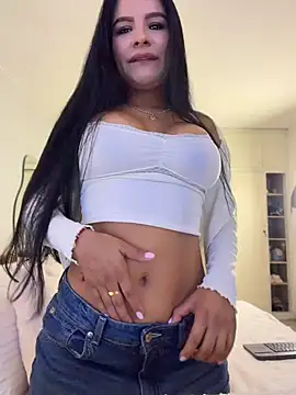 Snapshot of Elara_Luxe chatting on June 6, 2026, 10:58 pm Elara Luxe online show from June 6, 2026, 10:58 pm