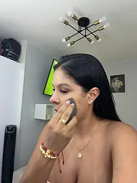 Snapshot of Elara_Luxe chatting on July 7, 2026, 8:02 pm Elara Luxe online show from July 7, 2026, 8:02 pm