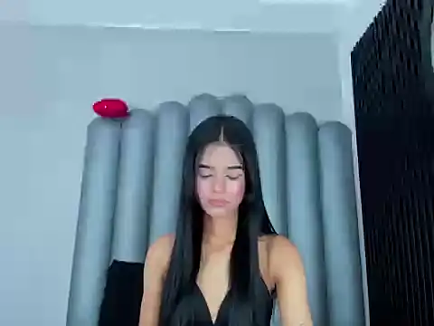 luna-bella  online show from April 25, 2026, 3:09 am