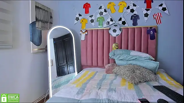 butterflydoll  online show from July 15, 2026, 6:24 pm