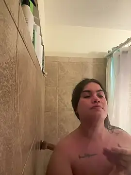 Islandmamita online show from April 27, 2026, 4:10 am