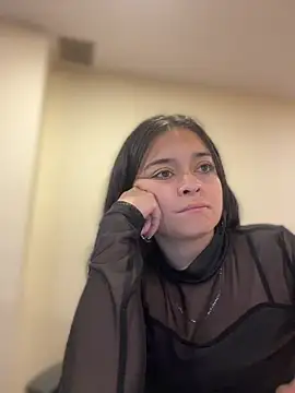 Snapshot of Selene__Ferrer chatting on June 17, 2026, 1:23 pm Selene Ferrer online show from June 17, 2026, 1:23 pm