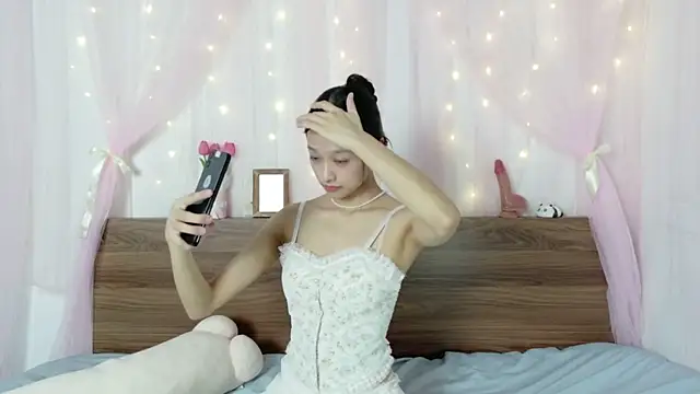 Snapshot of shy_pink_doll chatting on July 21, 2026, 3:36 pm shy pink doll online show from July 21, 2026, 3:36 pm