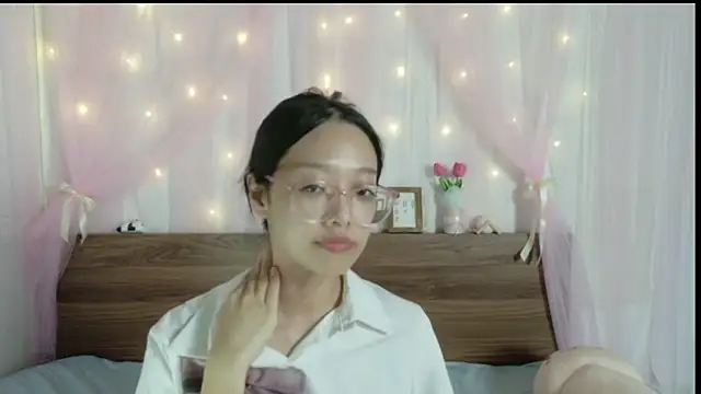 Snapshot of shy_pink_doll chatting on July 29, 2026, 3:43 pm shy pink doll online show from July 29, 2026, 3:43 pm