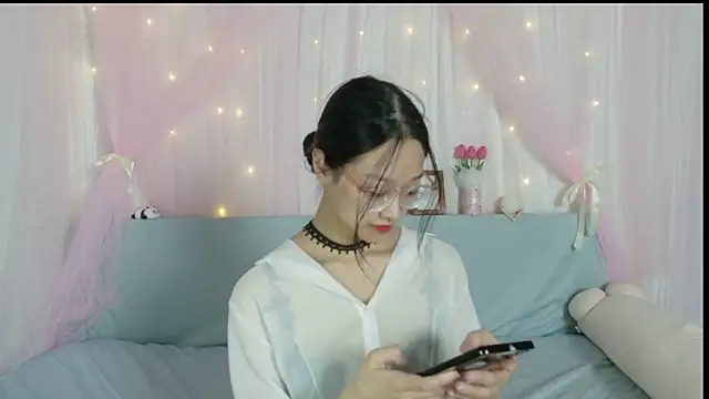 Snapshot of shy_pink_doll chatting on July 31, 2026, 3:44 pm shy pink doll online show from July 31, 2026, 3:44 pm