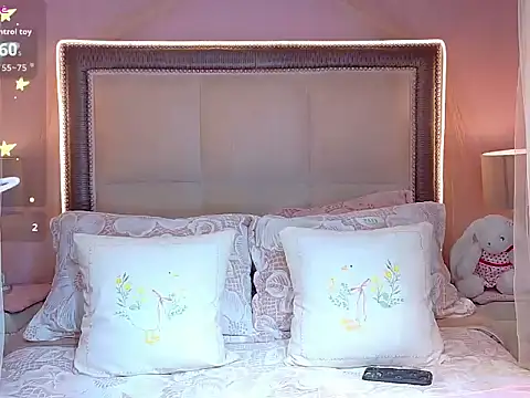 Snapshot of VaLuu__ chatting on May 15, 2026, 12:45 pm VaLuu online show from May 15, 2026, 12:45 pm