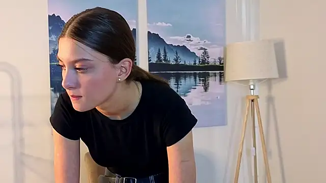 NatashaRieker online show from April 17, 2026, 9:45 am