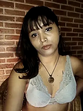 jellyyynspicyyy online show from May 4, 2026, 8:05 pm