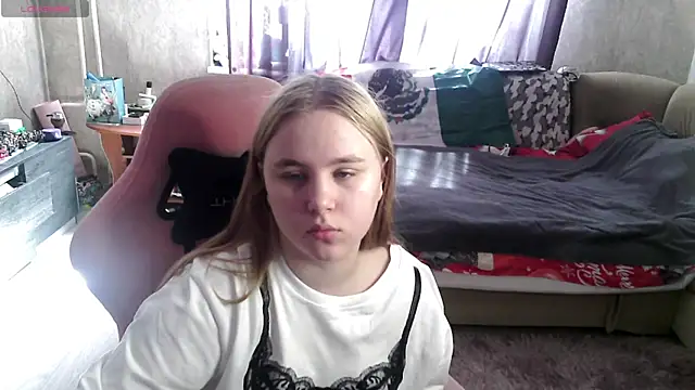 Ariana-May online show from April 19, 2026, 8:02 am