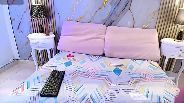 Charlotte Greey online show from April 25, 2026, 7:55 pm