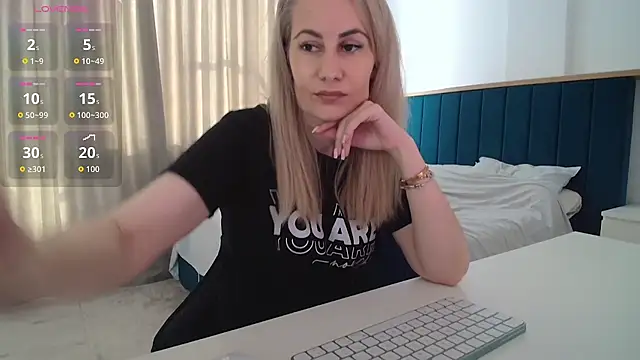 Snapshot of AdellynRose chatting on June 20, 2026, 3:37 pm AdellynRose online show from June 20, 2026, 3:37 pm