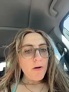 prettykitttty online show from April 17, 2026, 7:39 pm