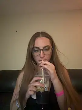 prettykitttty online show from April 19, 2026, 8:35 am