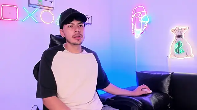 Izack 01 online show from April 17, 2026, 1:36 pm