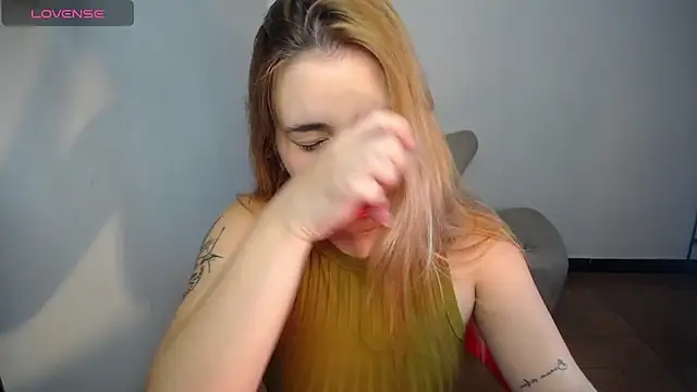 Ambar lynn01 online show from June 19, 2026, 8:12 pm