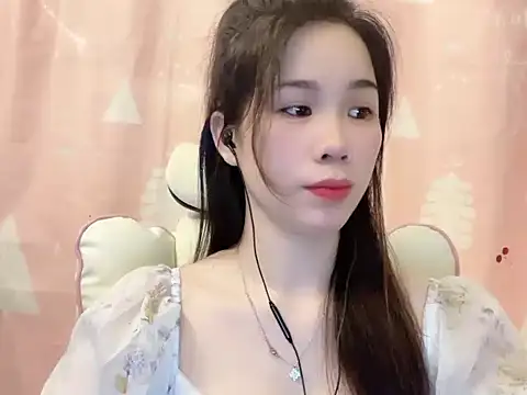 Snapshot of Luna3579 chatting on May 6, 2026, 7:24 am Luna3579 online show from May 6, 2026, 7:24 am