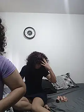 Chloe and Violeta online show from April 25, 2026, 8:17 pm