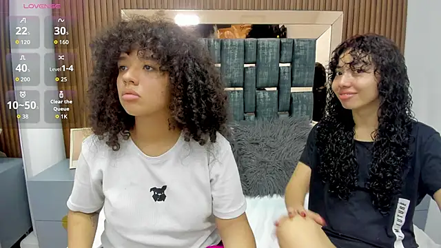 Snapshot of Chloe_and_Violeta chatting on May 1, 2026, 11:59 am Chloe and Violeta online show from May 1, 2026, 11:59 am