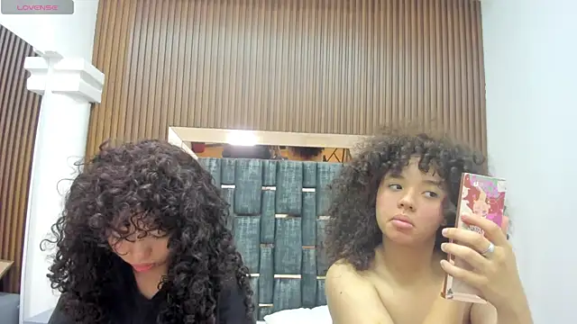 Snapshot of Chloe_and_Violeta chatting on May 2, 2026, 11:59 am Chloe and Violeta online show from May 2, 2026, 11:59 am