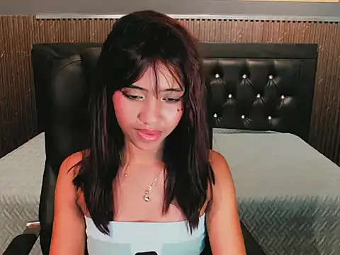 Snapshot of Zafiro_Bluex chatting on April 13, 2026, 11:54 pm Zafiro Bluex online show from April 13, 2026, 11:54 pm