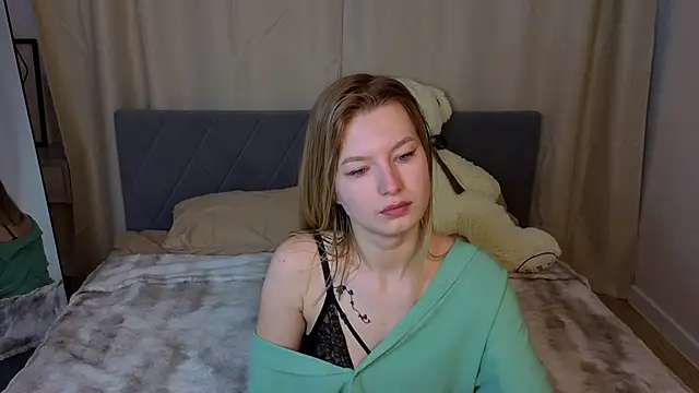 Lisa Hummi online show from April 16, 2026, 1:28 am