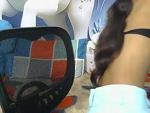 hot-nisha35 online show from May 1, 2026, 6:18 am