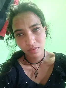 Priya7579 online show from April 20, 2026, 2:47 am