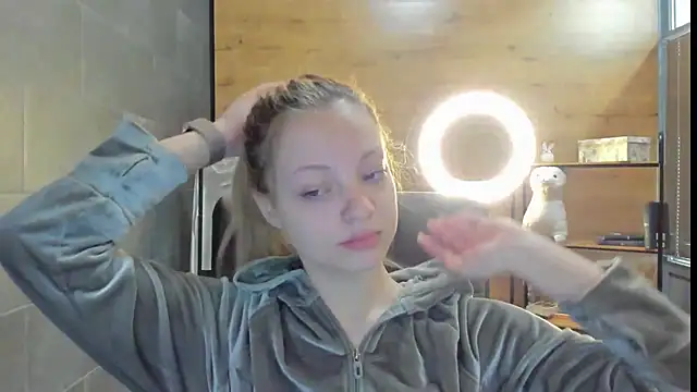 EmmaaMcDon online show from April 27, 2026, 8:12 am