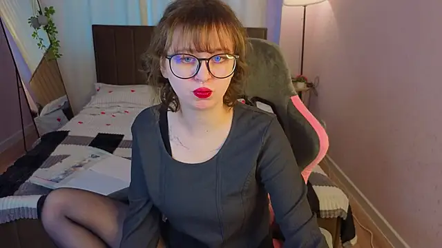 Snapshot of Helen_Carson chatting on May 6, 2026, 1:03 am Helen Carson online show from May 6, 2026, 1:03 am