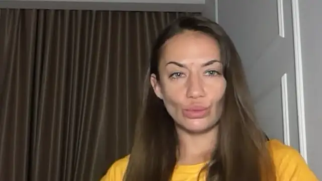 Snapshot of missRorian chatting on May 5, 2026, 4:48 pm missRorian online show from May 5, 2026, 4:48 pm