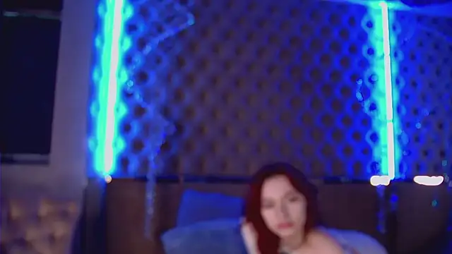 Snapshot of -RoxyDoll- chatting on June 19, 2026, 6:29 am -RoxyDoll- online show from June 19, 2026, 6:29 am