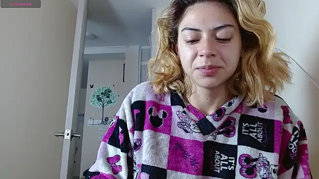 Snapshot of aprildumont chatting on July 11, 2026, 12:19 pm aprildumont online show from July 11, 2026, 12:19 pm