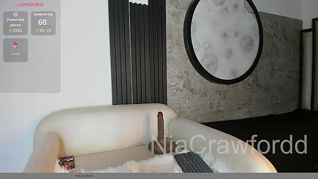 NiaCrawfordd online show from April 30, 2026, 4:52 am