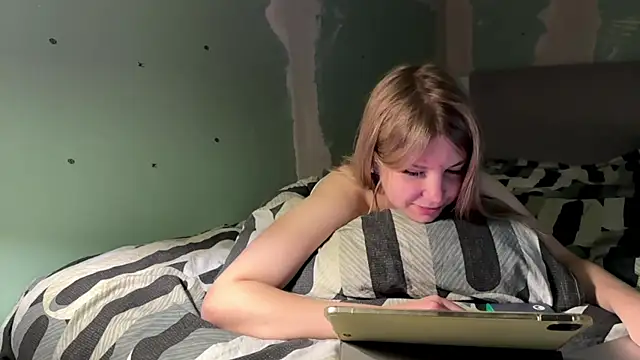 Snapshot of Skinny_girl_ chatting on July 2, 2026, 7:09 pm Skinny girl online show from July 2, 2026, 7:09 pm