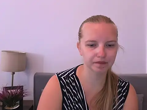 Snapshot of RoseTeacherX chatting on July 21, 2026, 7:43 am RoseTeacherX online show from July 21, 2026, 7:43 am