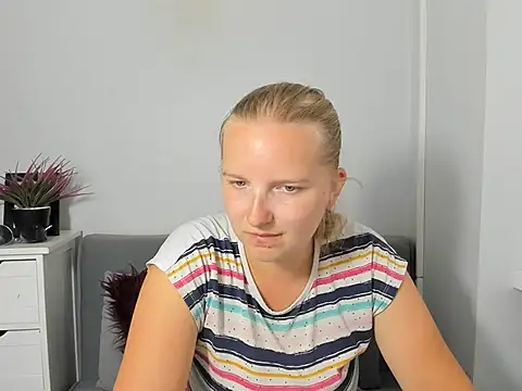 Snapshot of RoseTeacherX chatting on July 30, 2026, 5:12 pm RoseTeacherX online show from July 30, 2026, 5:12 pm