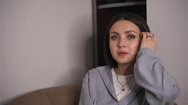 ElviraGounder online show from April 18, 2026, 4:55 pm